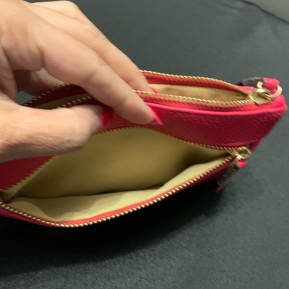 Nanette Lepore wristlet in Rosy pink color. Vegan pebbled leather. - Picture 5 of 5